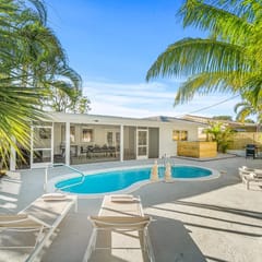 Private Pool - Modern Finishes - Comfortable Luxury - Dahlia Cottage